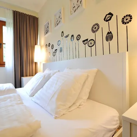 Free Parking 2-bedroom For 5 Guests Ski In/ski Out *